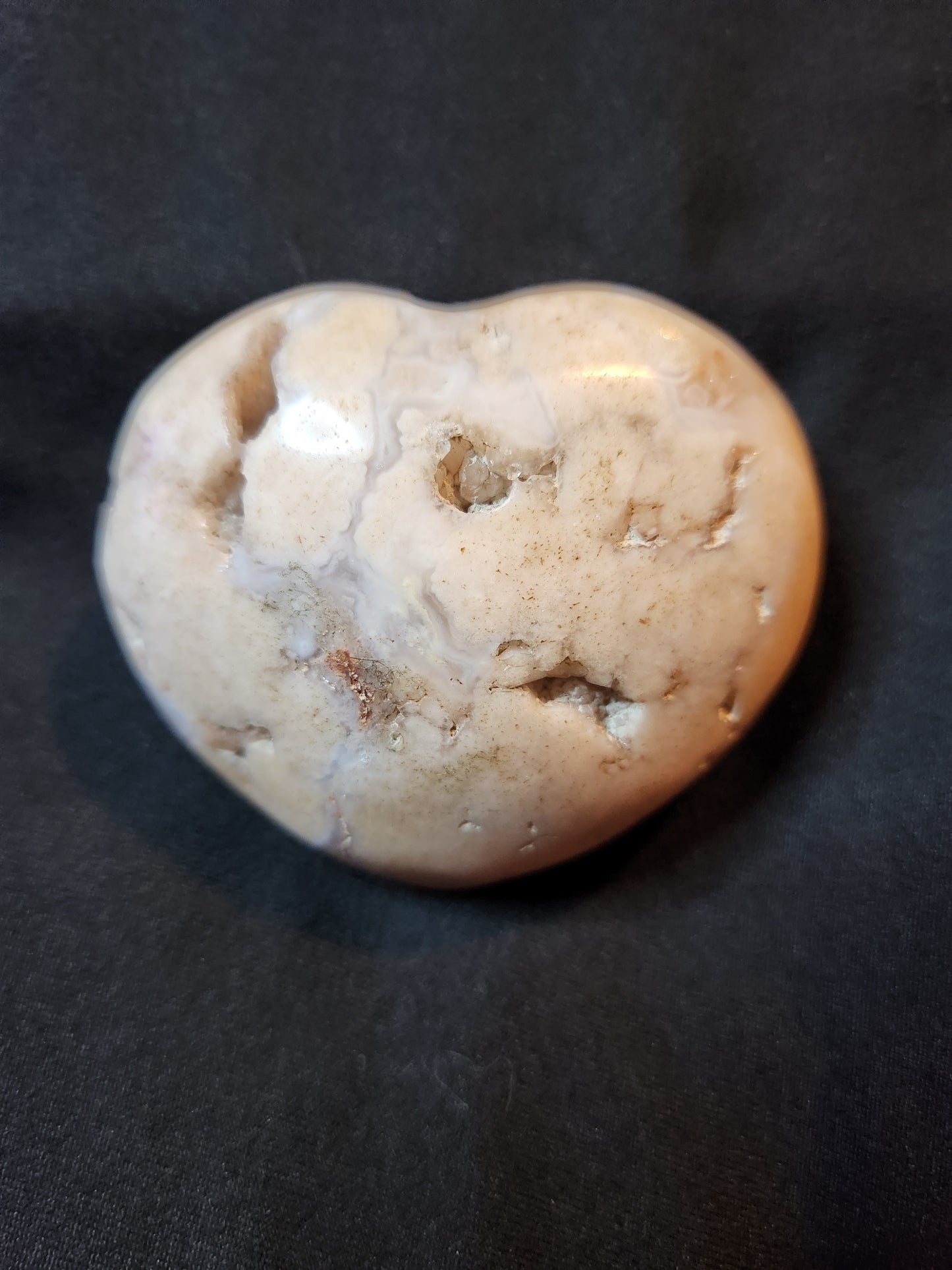 Flower agate heart carving