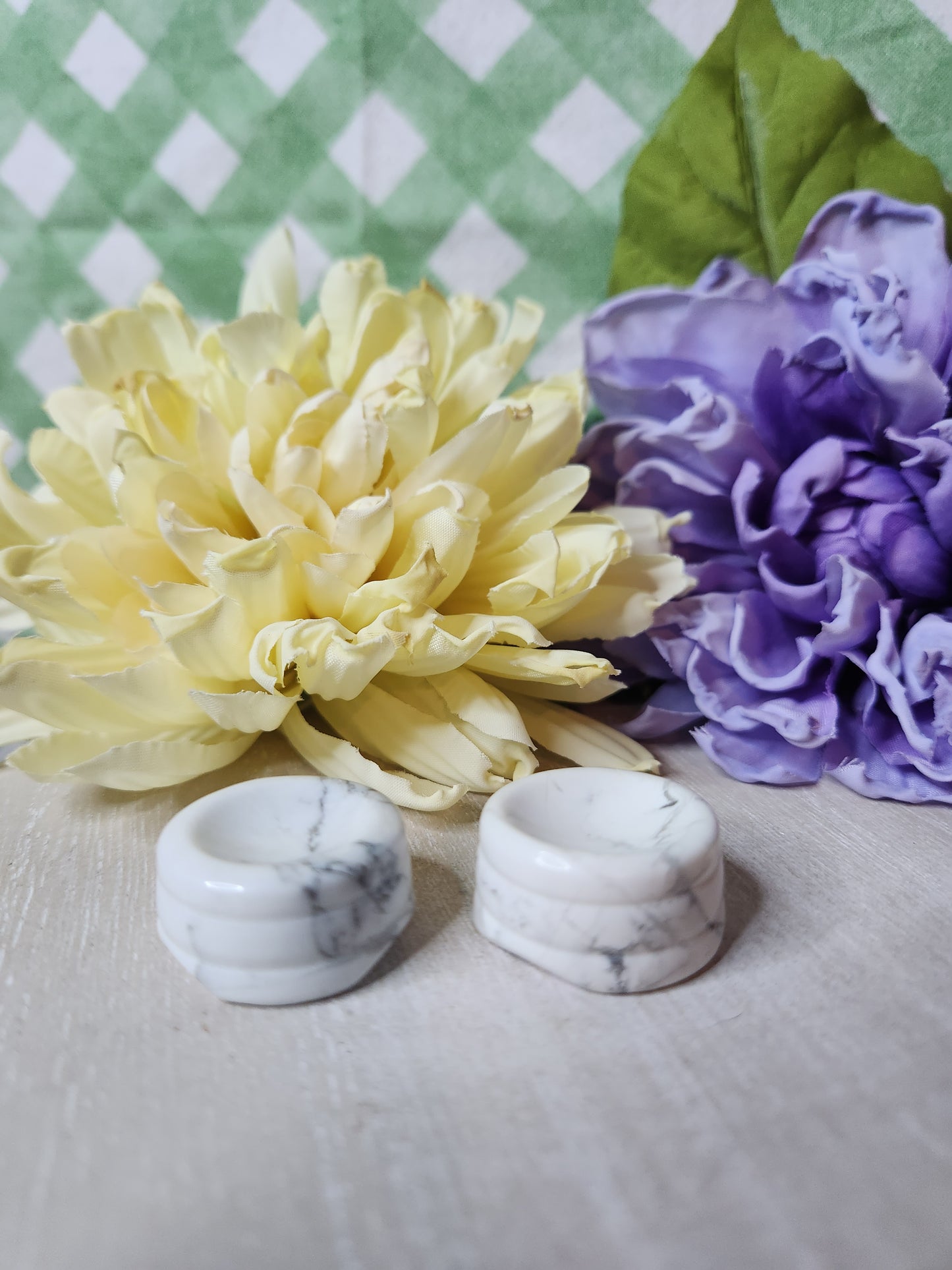 Howlite sphere stand carving