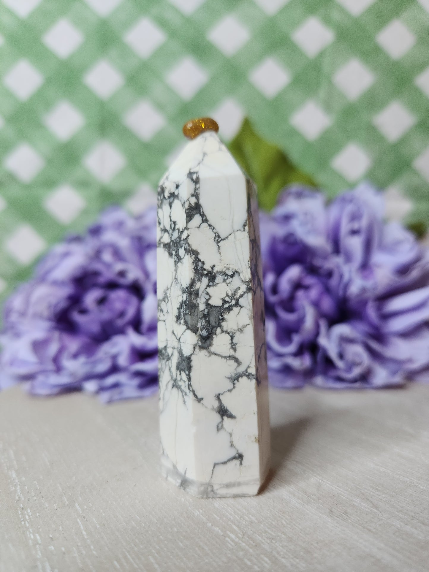 Howlite tower (b)