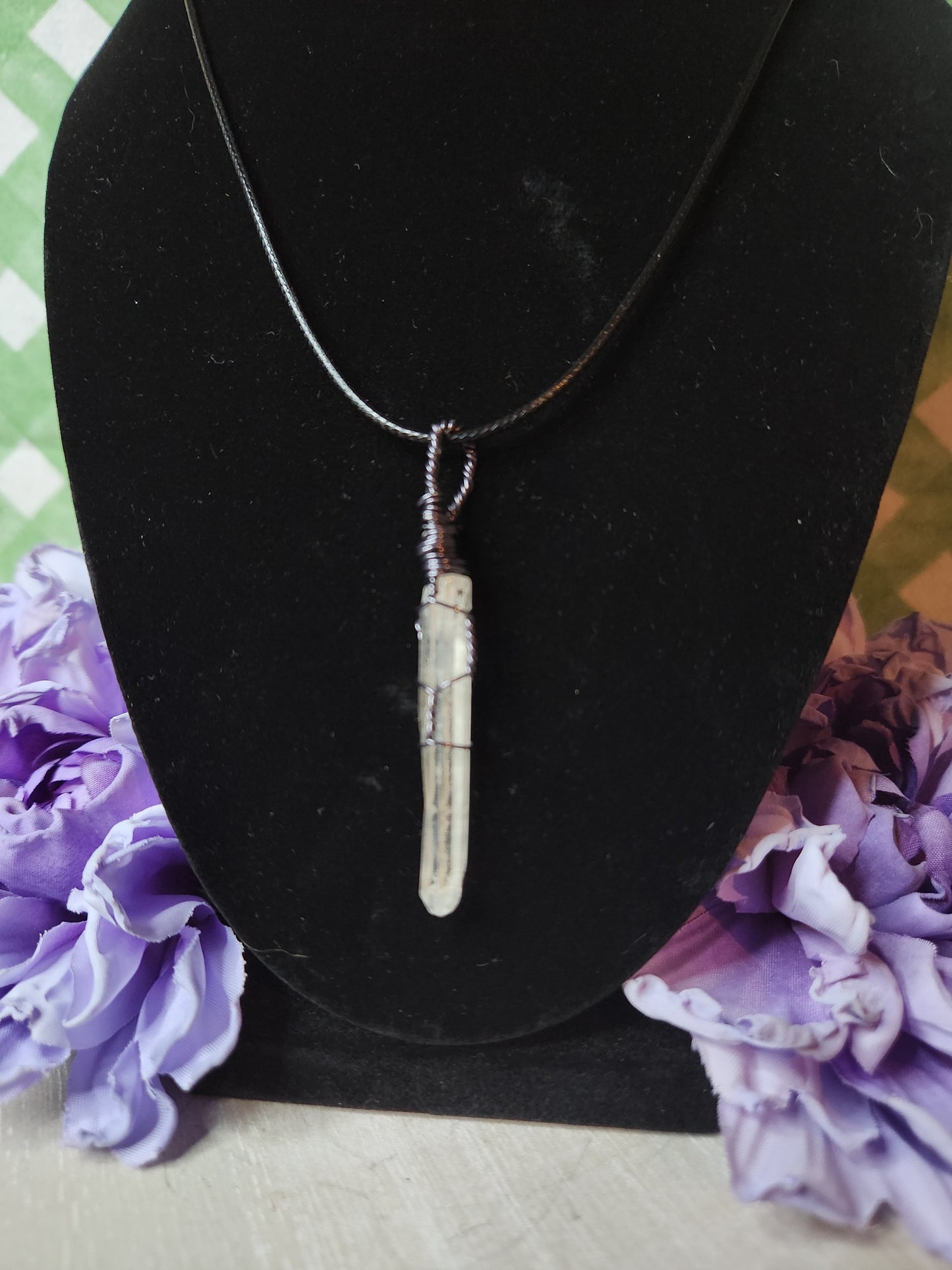 Clear quartz necklace (c)
