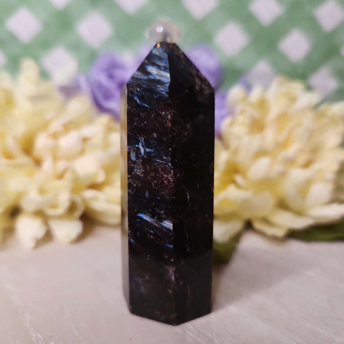 Arfvedsonite tower (a)