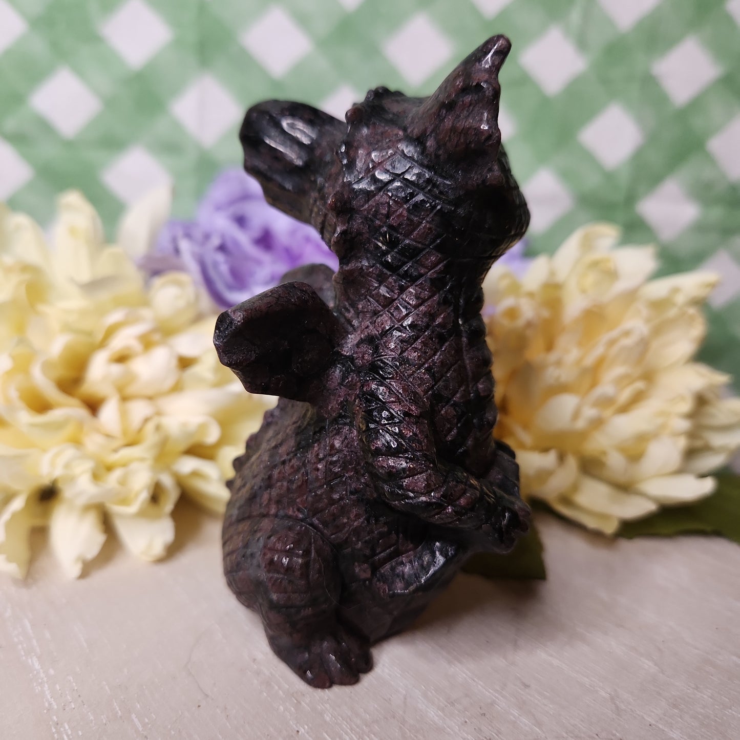 Garnet and Arfvedsonite dragon carving
