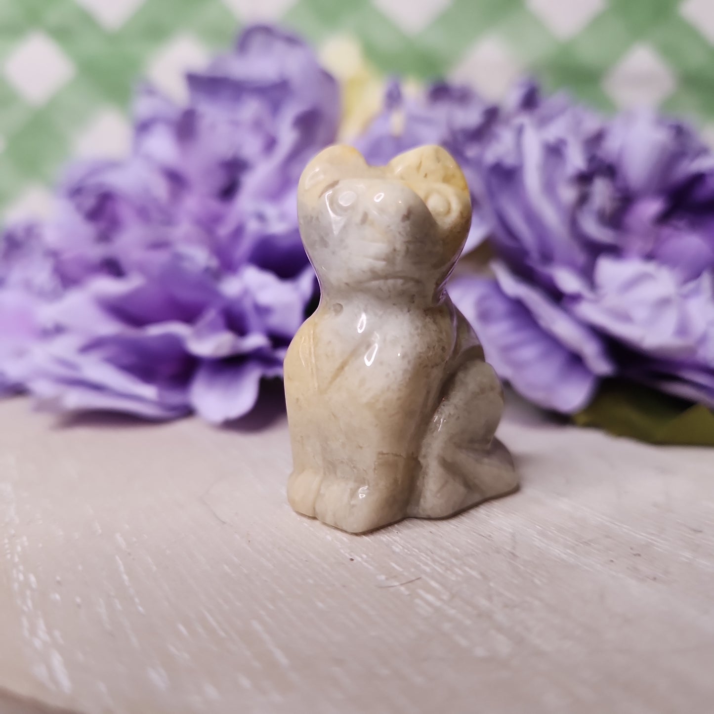 Crazy Lace agate cat carving