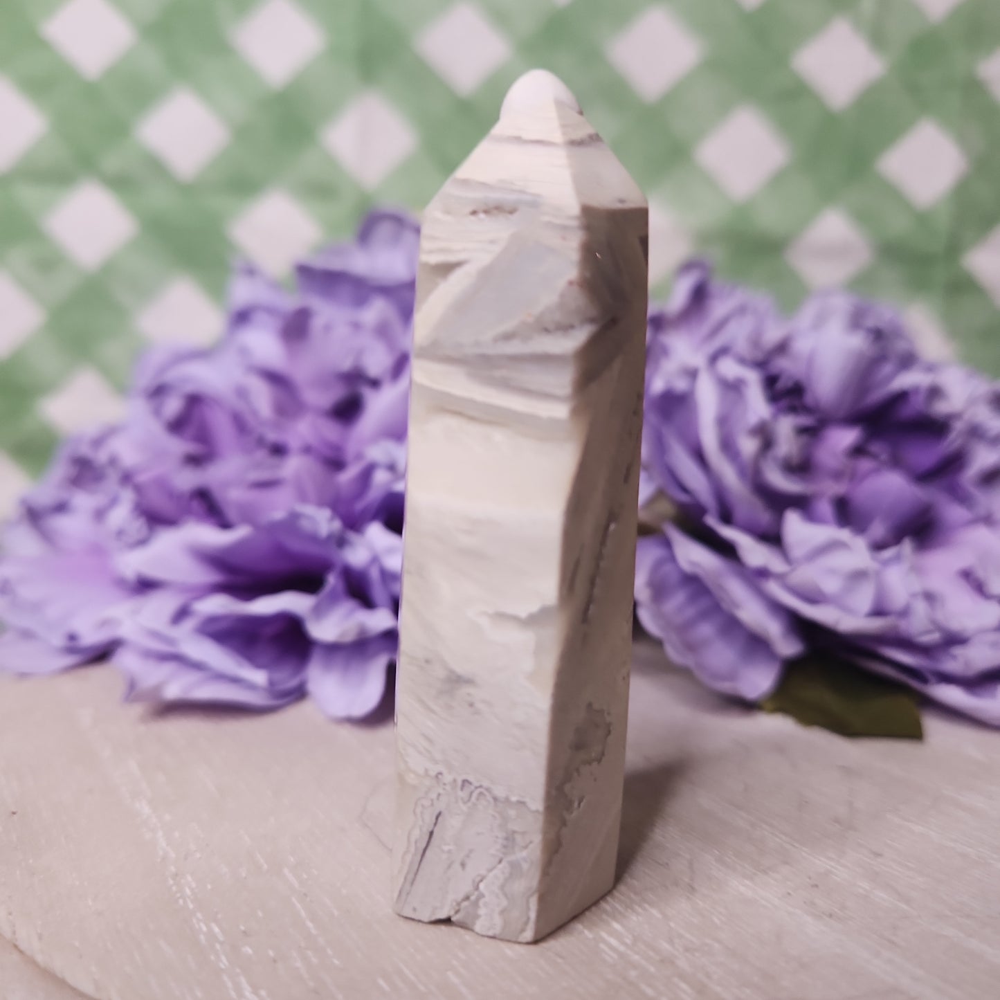 Mexican lace agate tower (z)