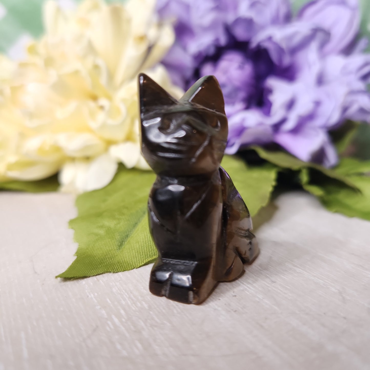 Tiger eye cat carving
