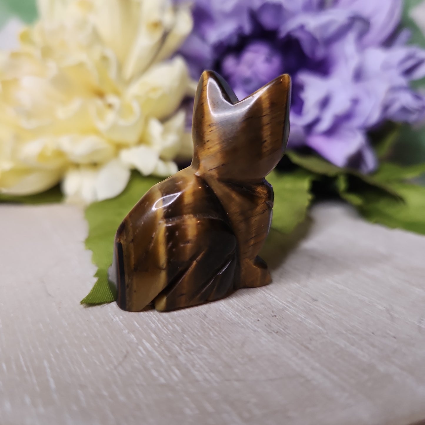 Tiger eye cat carving