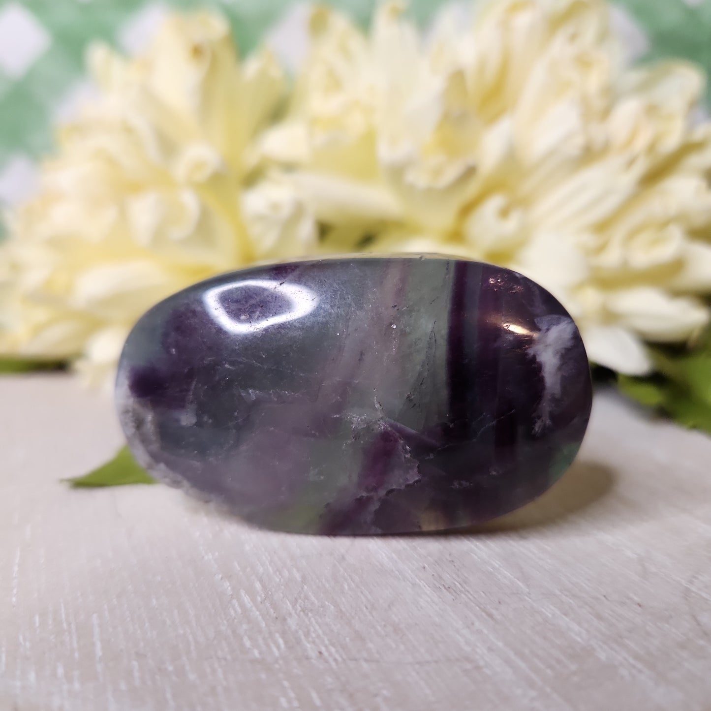 Feather fluorite palm stone (b)