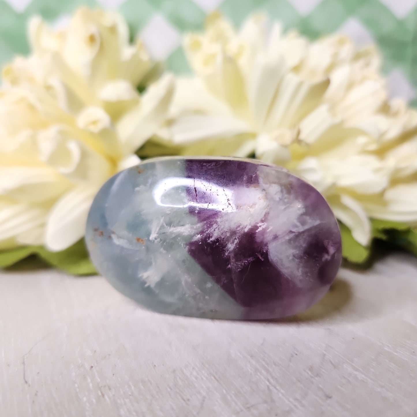 Feather fluorite palm stone (c)