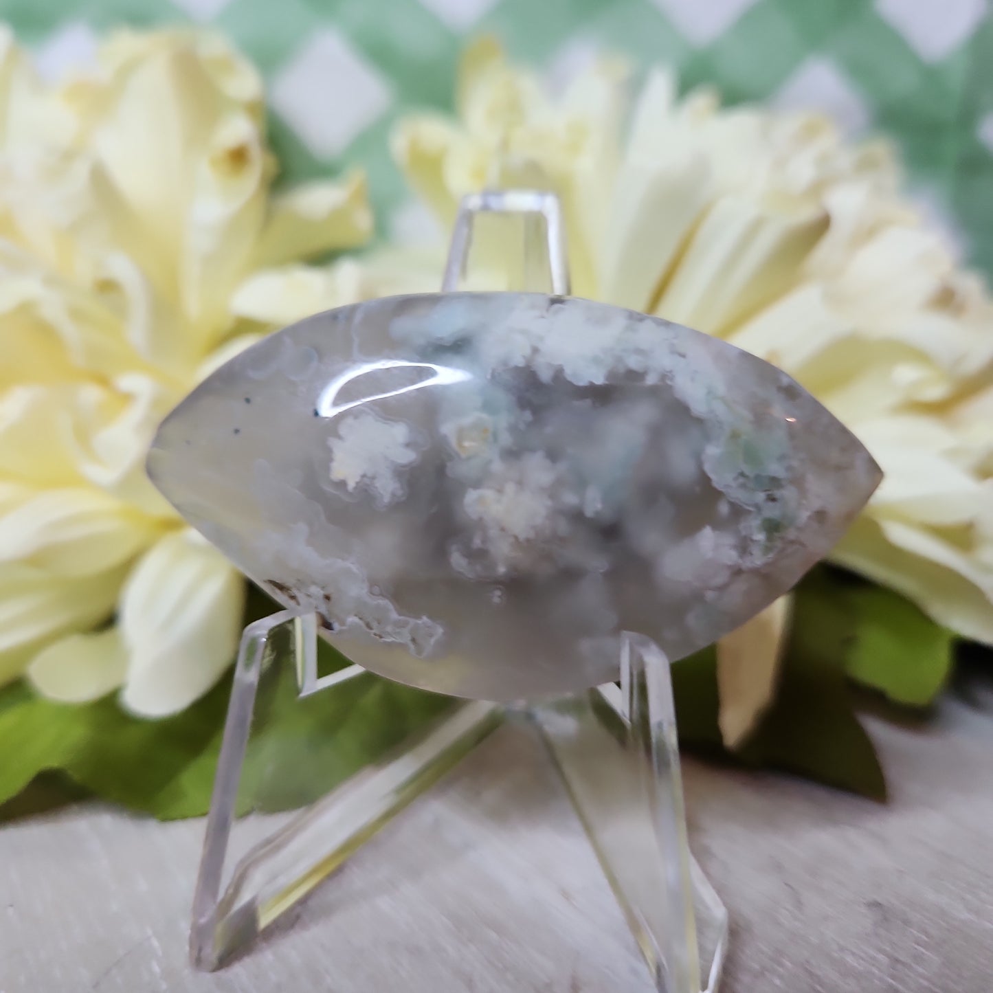 Flower agate leaf carving
