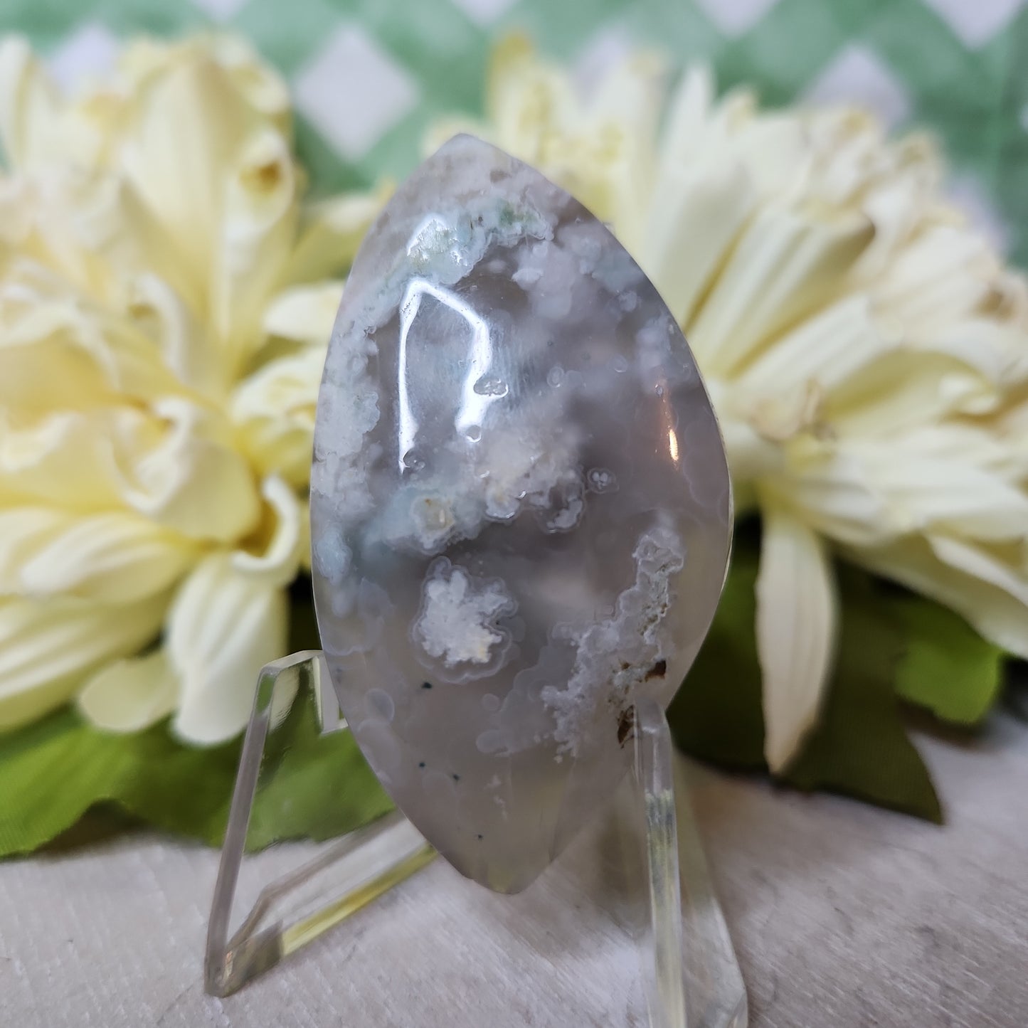Flower agate leaf carving