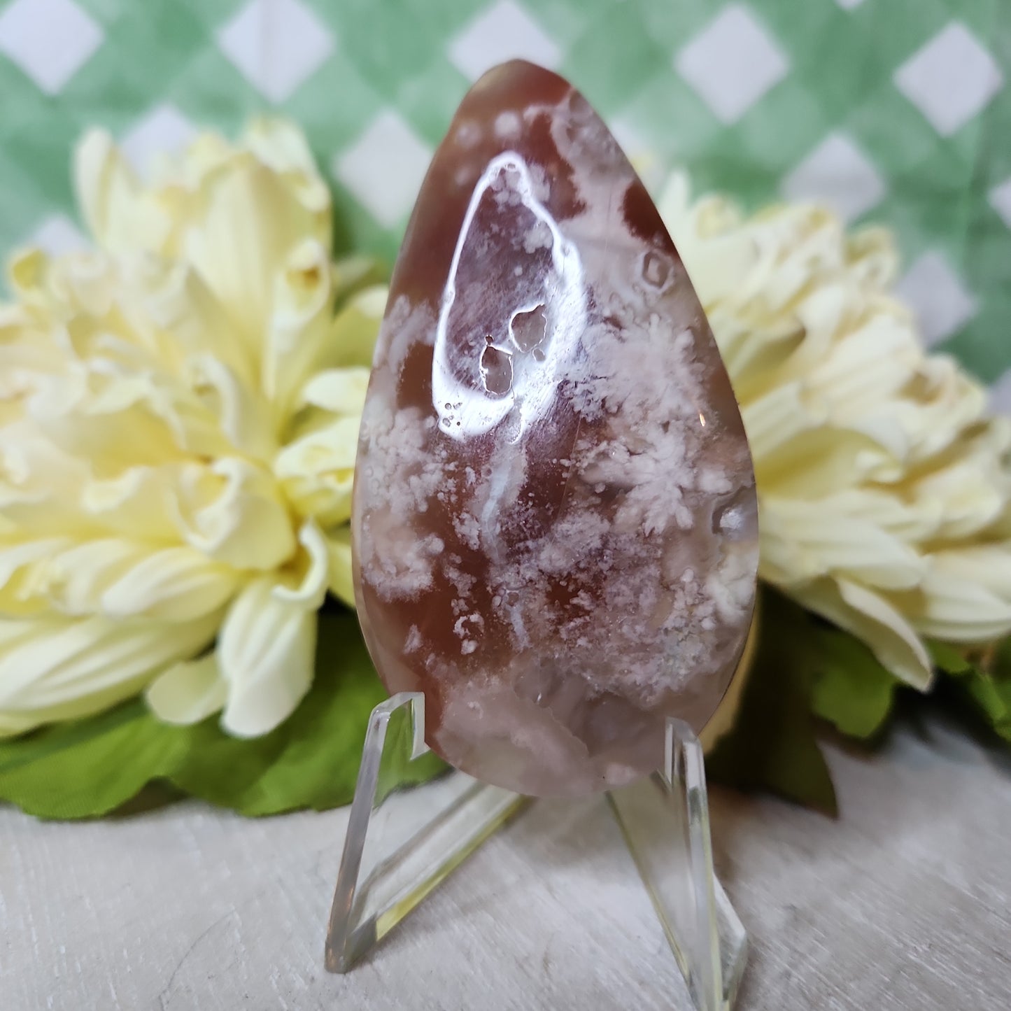 Flower agate teardrop carving