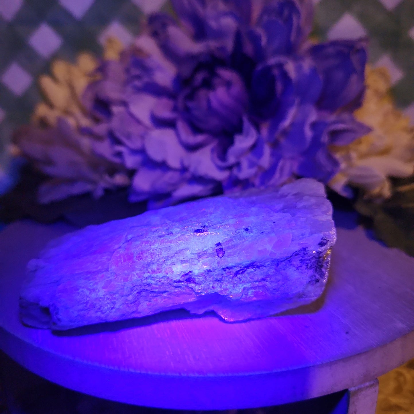 Raw kunzite chunk (b)