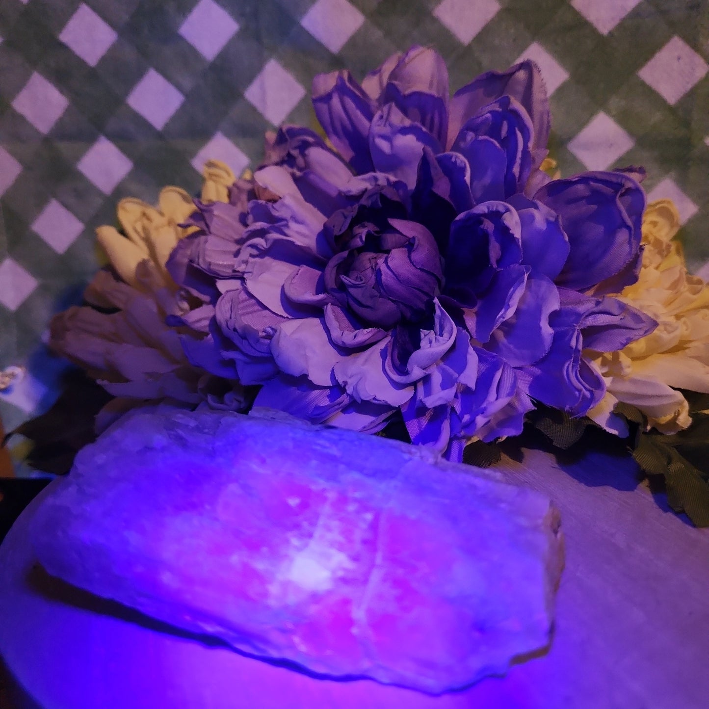 Raw kunzite chunk (b)