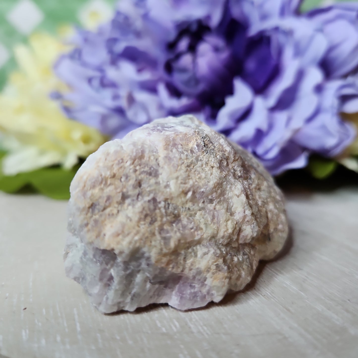Raw kunzite chunk (c)