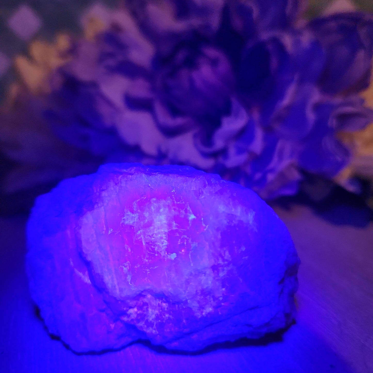 Raw kunzite chunk (c)