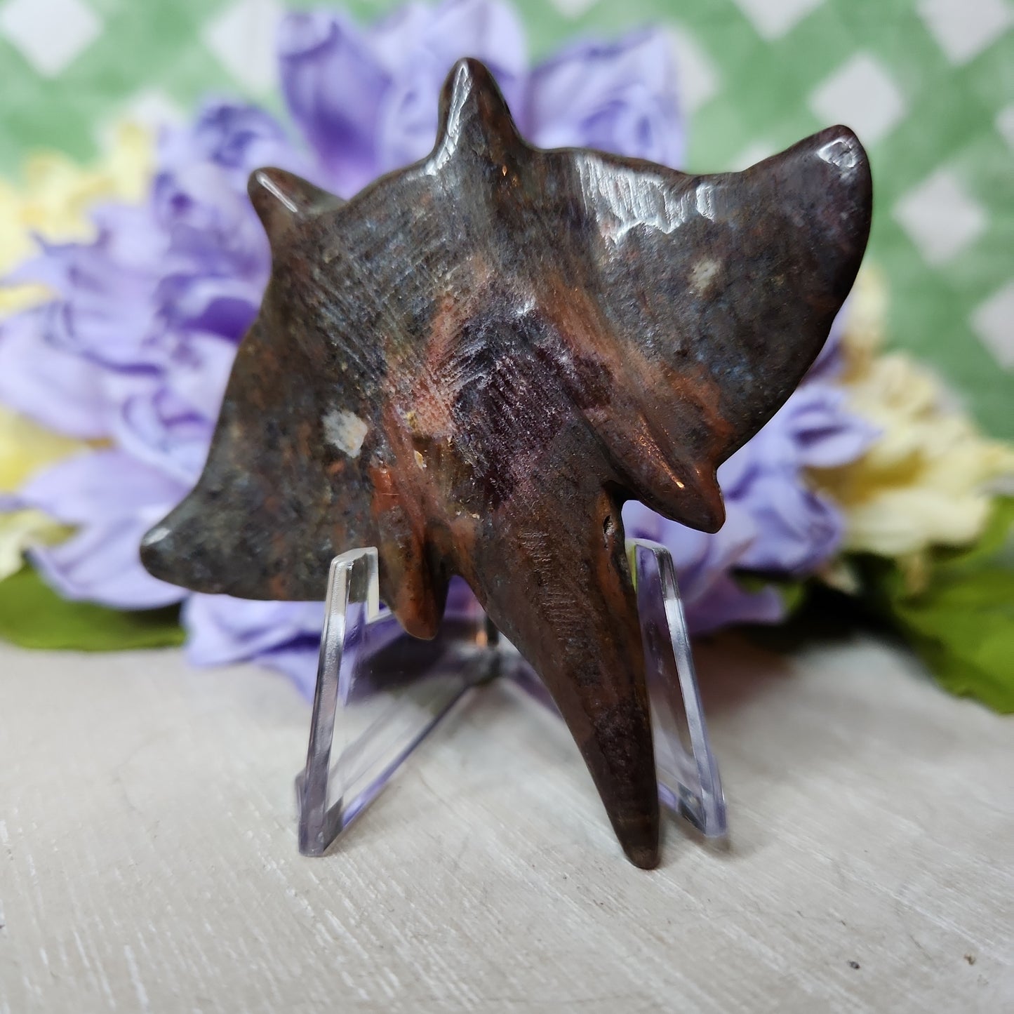Ocean Jasper stingray carving