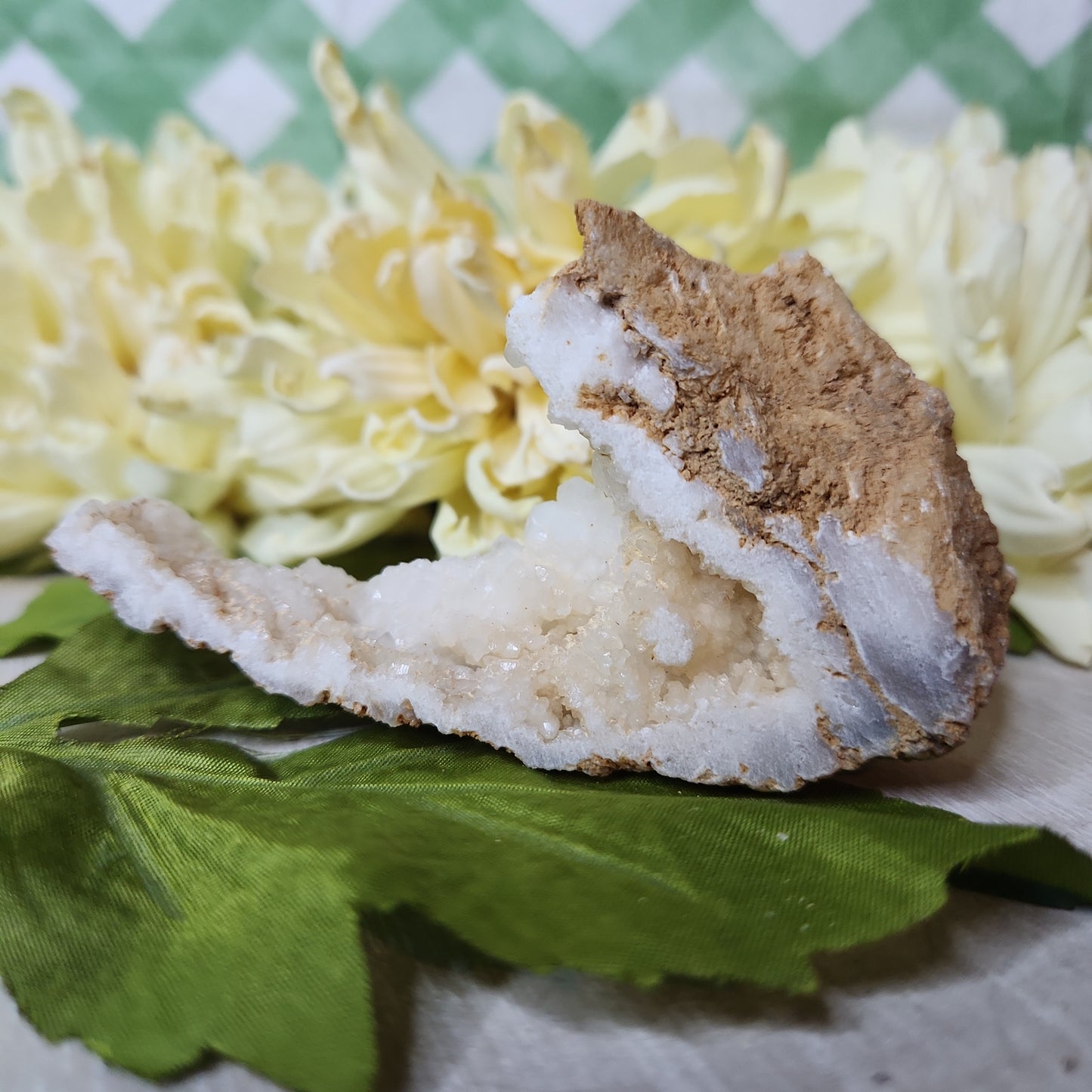 White druzy geode slice (c)