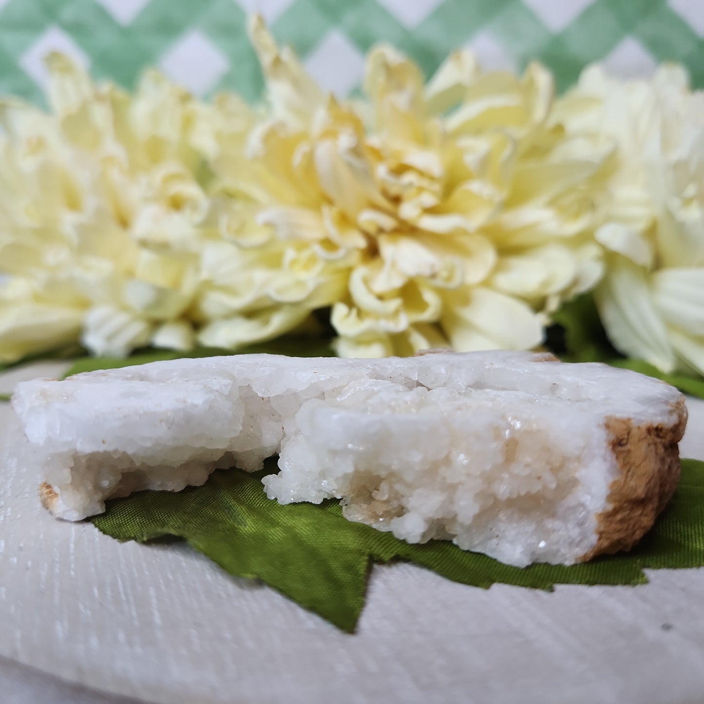 White druzy geode slice (e)