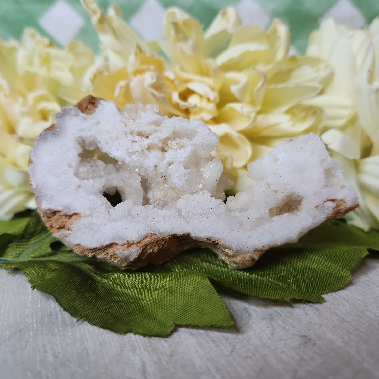 White druzy geode slice (e)