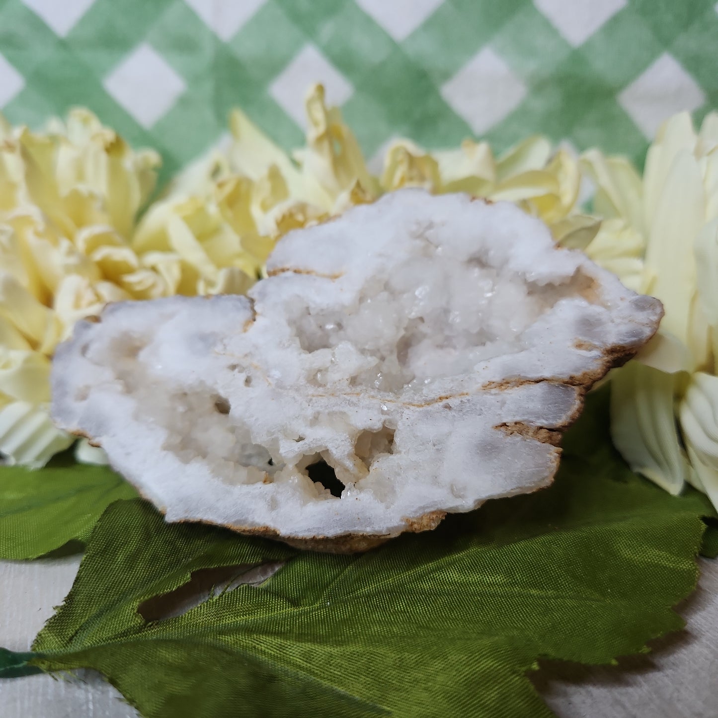 White druzy geode slice (d)