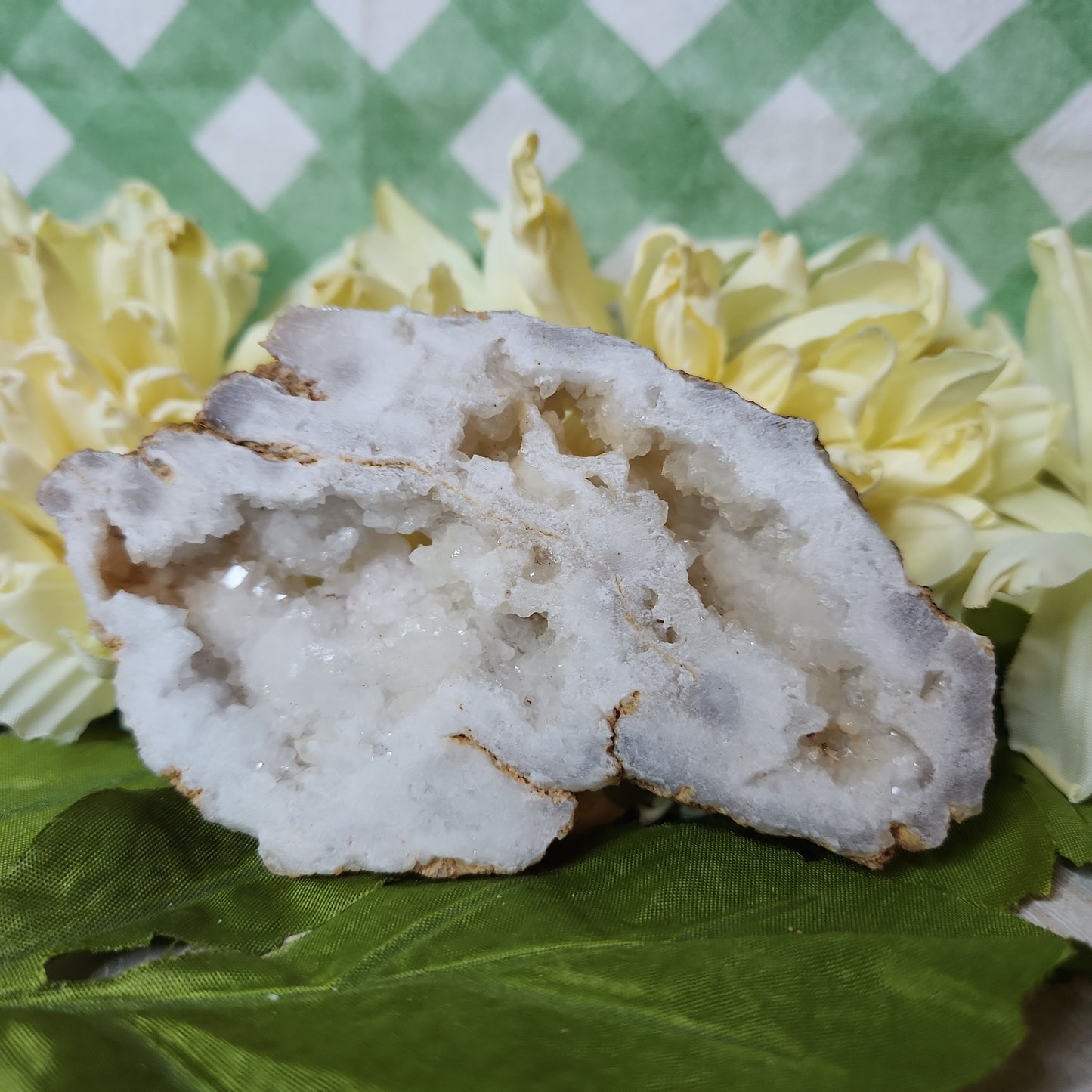 White druzy geode slice (d)