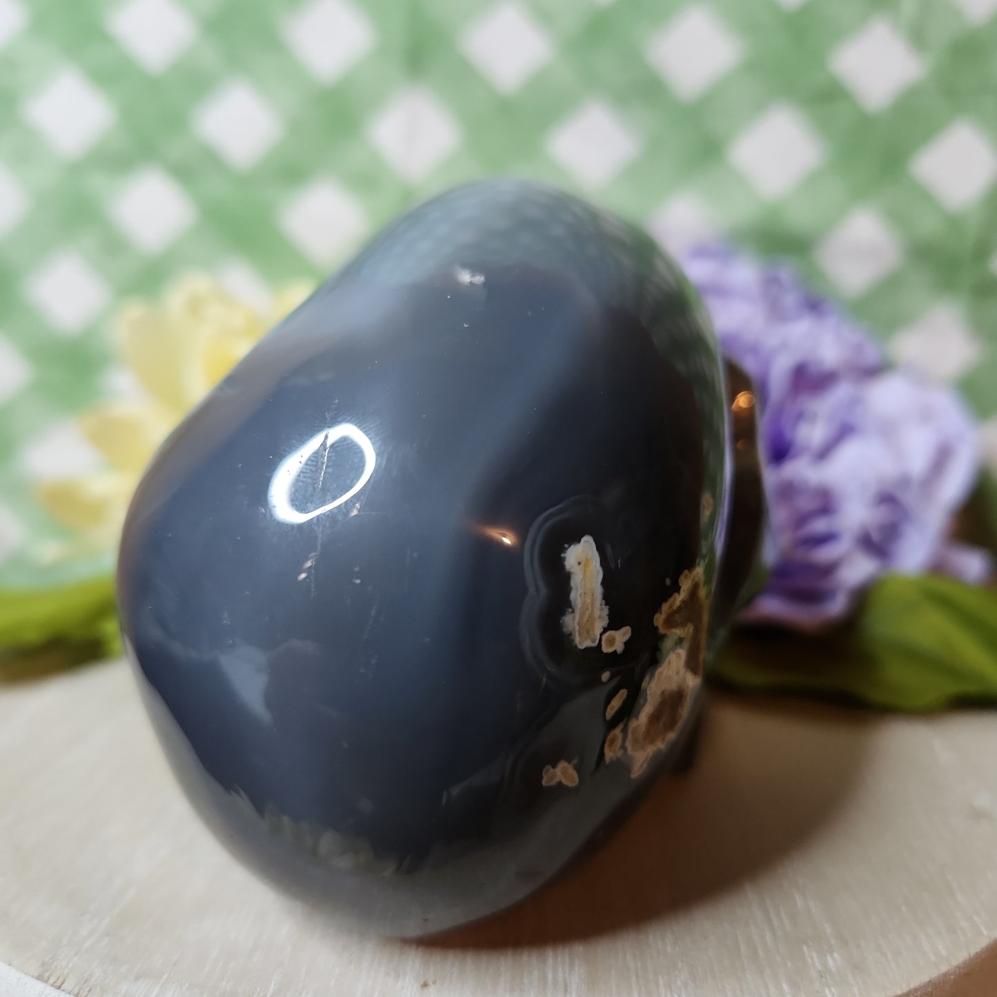 Druzy agate skull carving