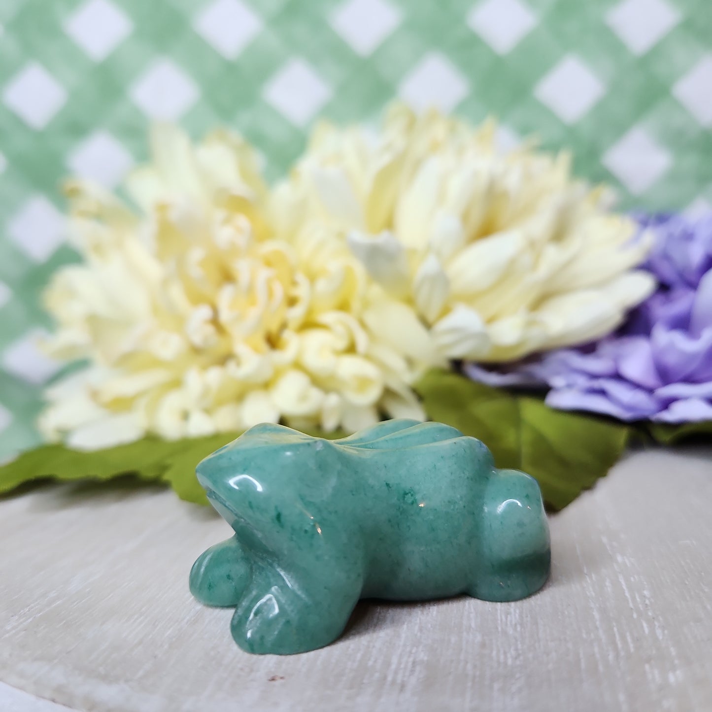 Green aventurine frog carving