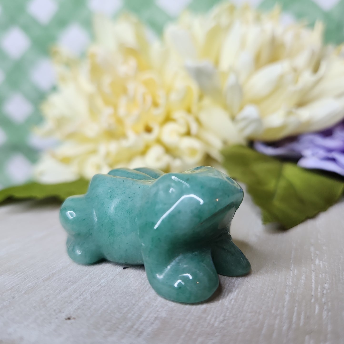 Green aventurine frog carving