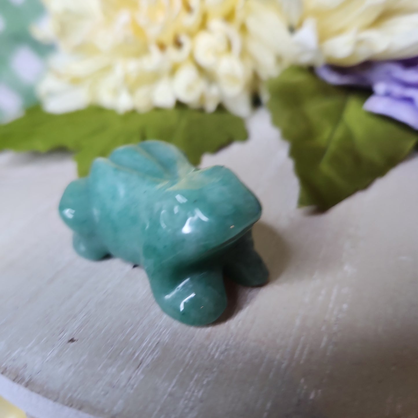 Green aventurine frog carving