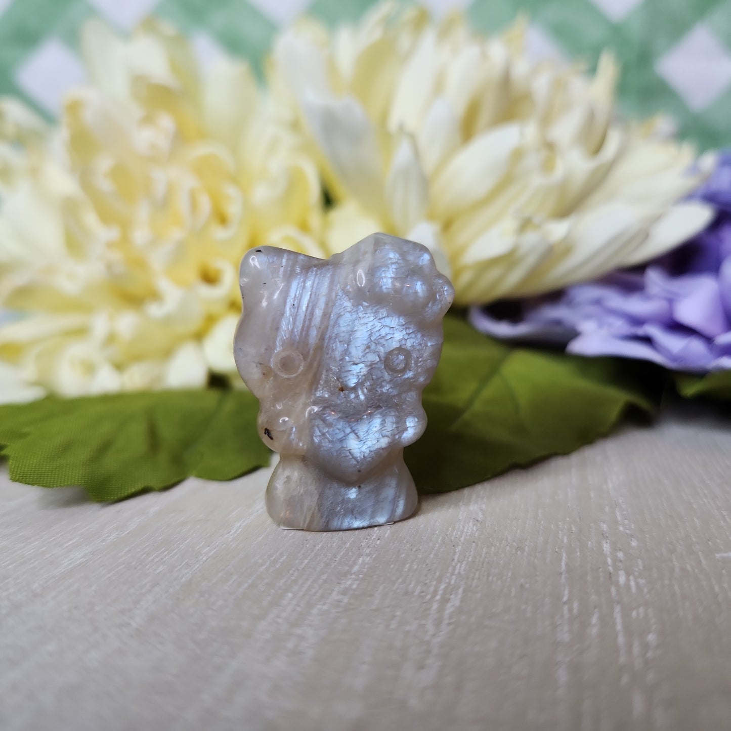 Moonstone kitty carving