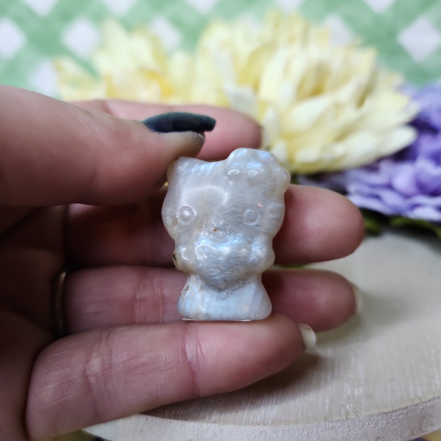 Moonstone kitty carving
