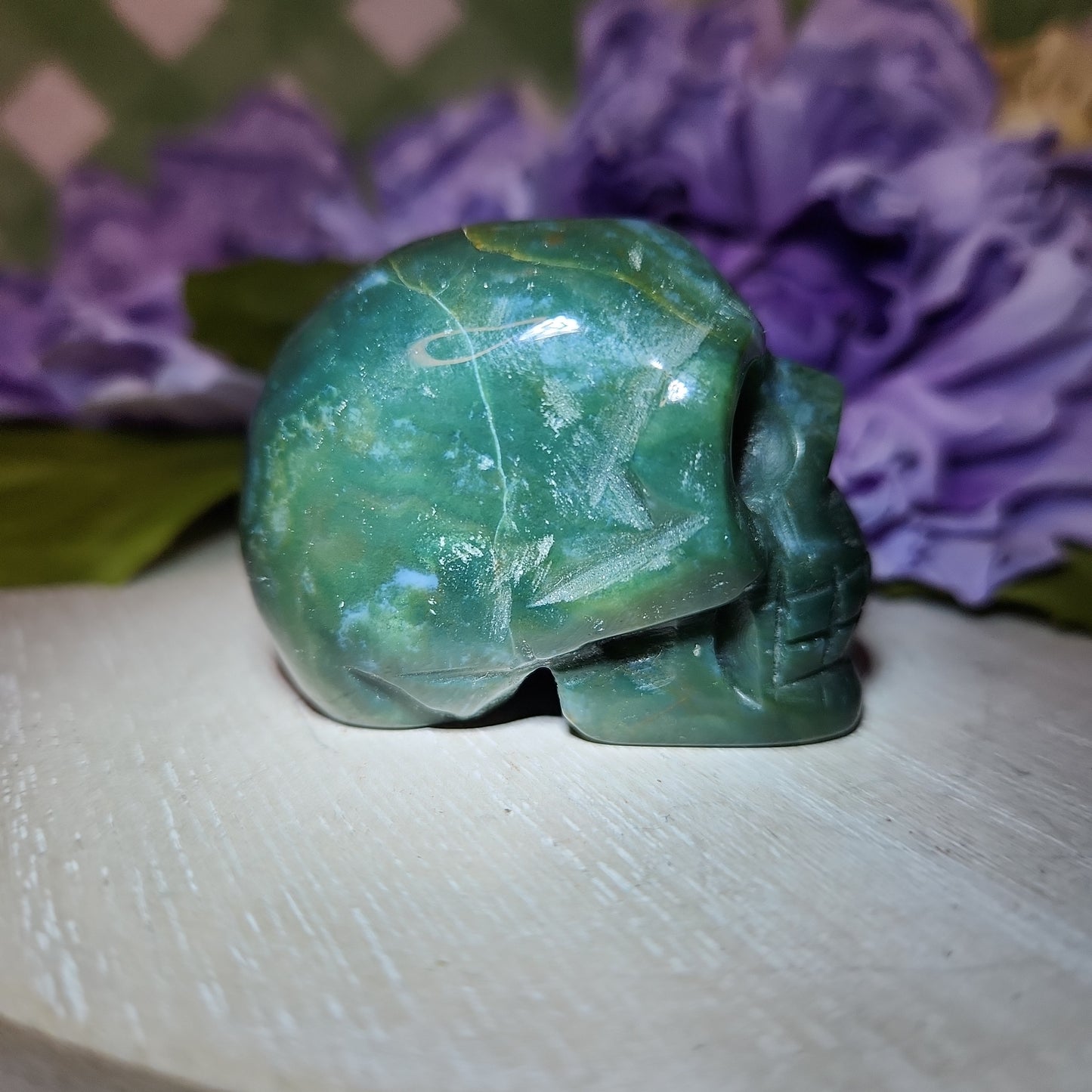 Moss agate skull carving (b)