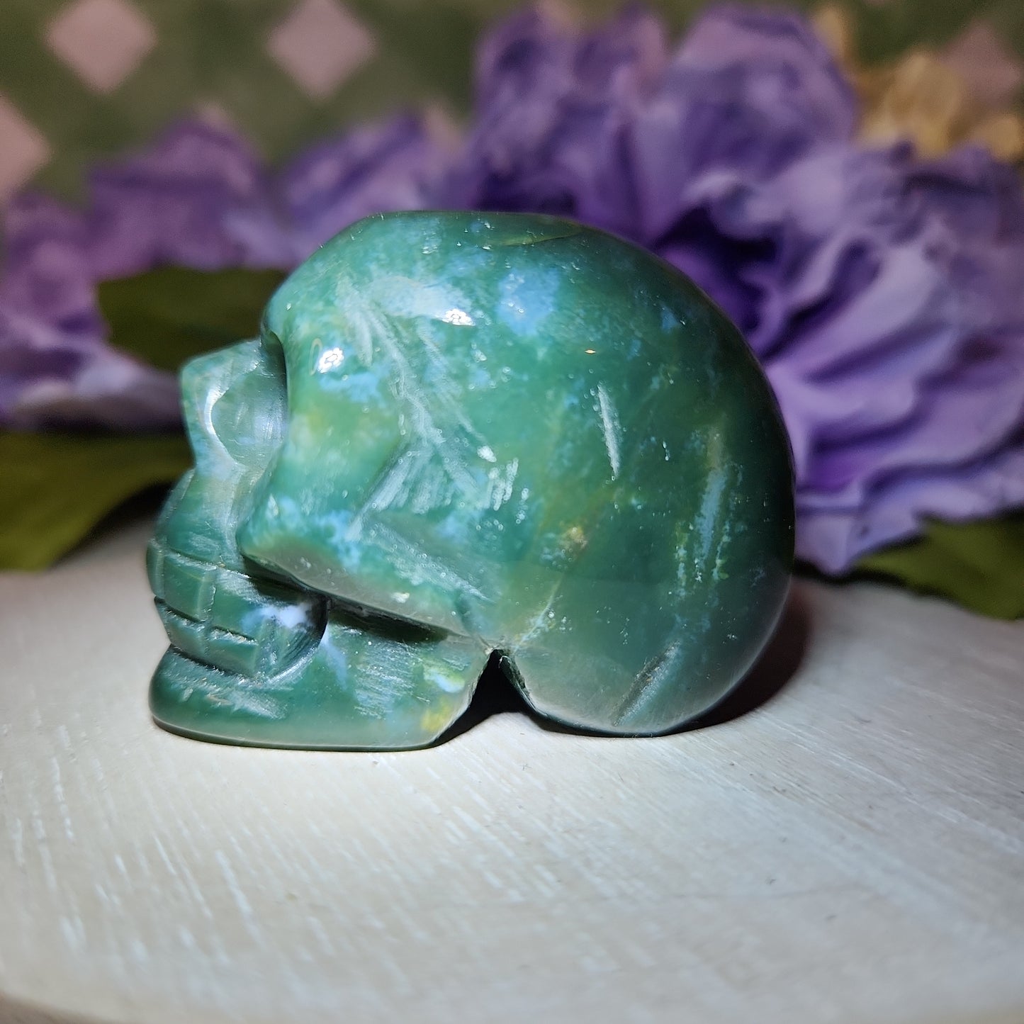 Moss agate skull carving (b)