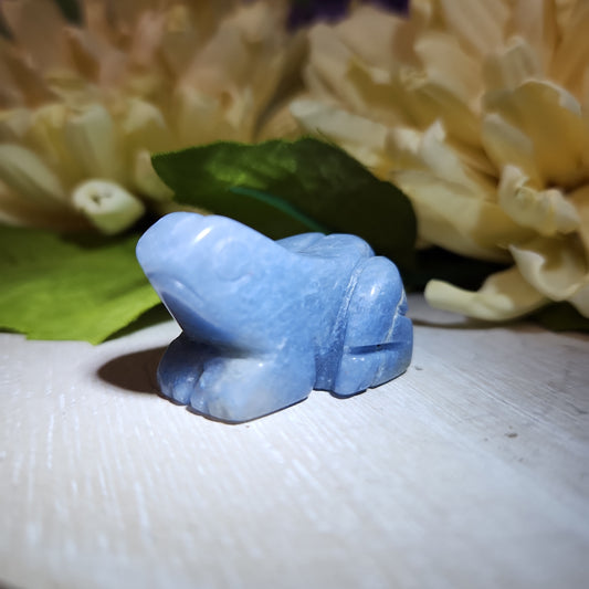 Blue aventurine frog carving