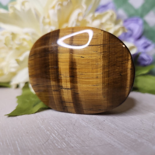 Tiger eye palm stone (c)