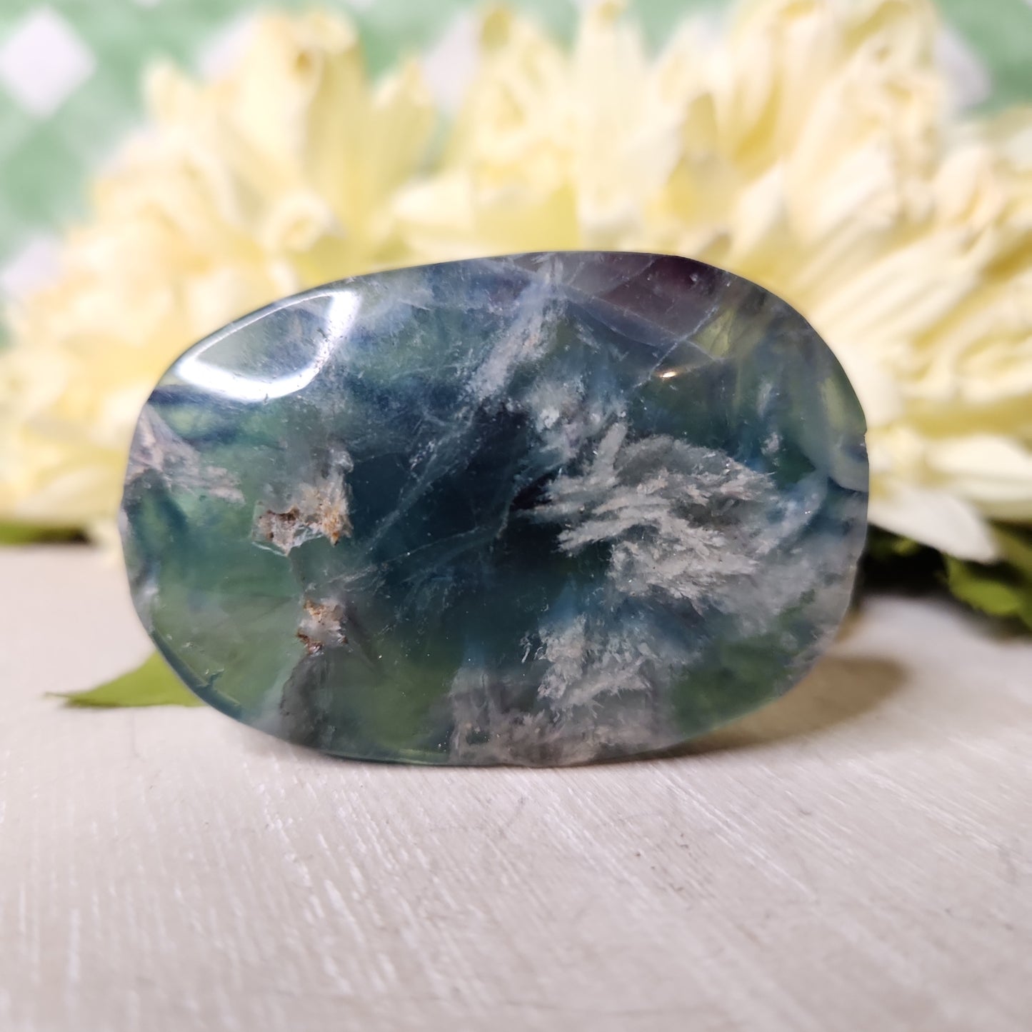 Feather fluorite palm stone (a)