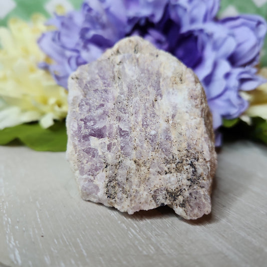 Raw kunzite chunk (a)