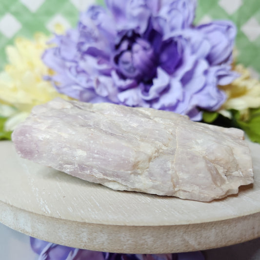 Raw kunzite chunk (b)