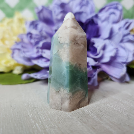 Green flower agate tower