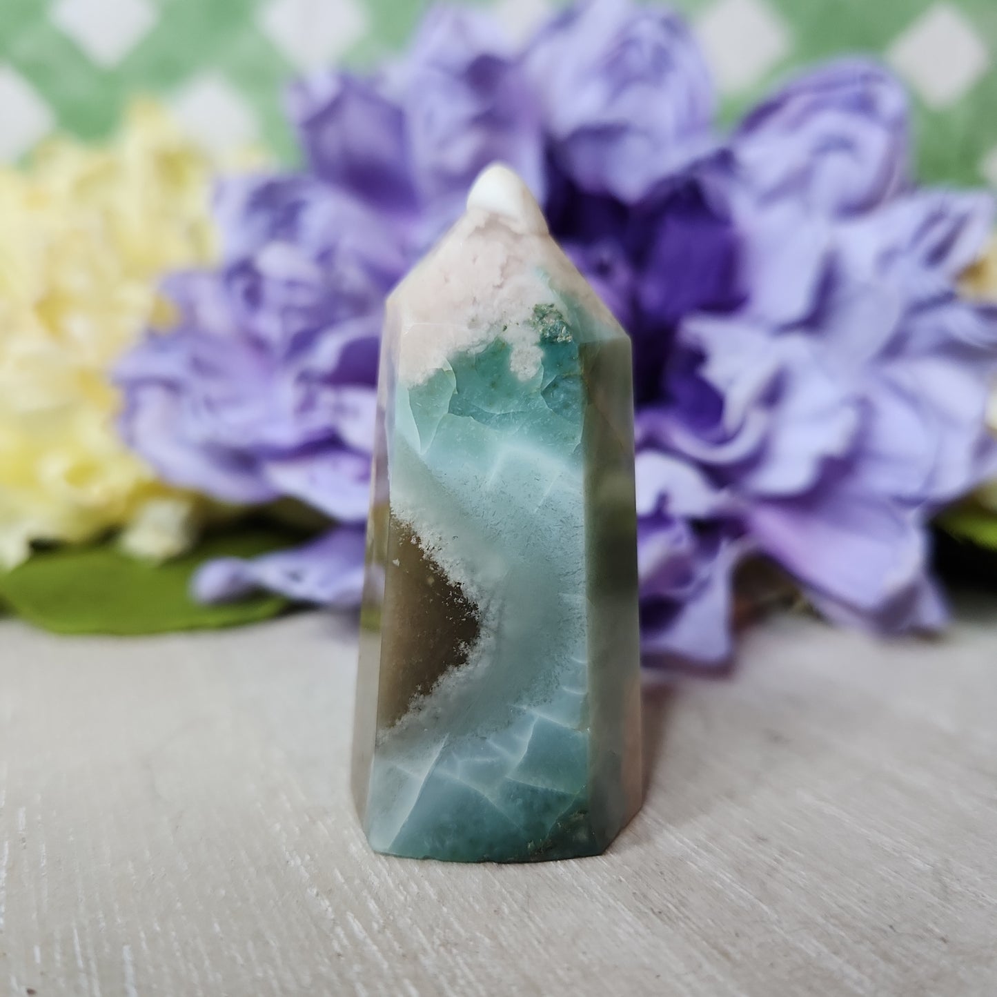 Green flower agate tower